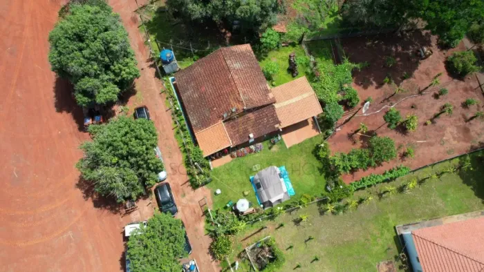 Chácara à venda com 100,00m² de área útil, 03 dormitórios e amplo terreno próximo a Serra
