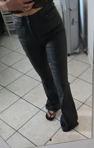 Calça Flare da Shein Preta Resinada