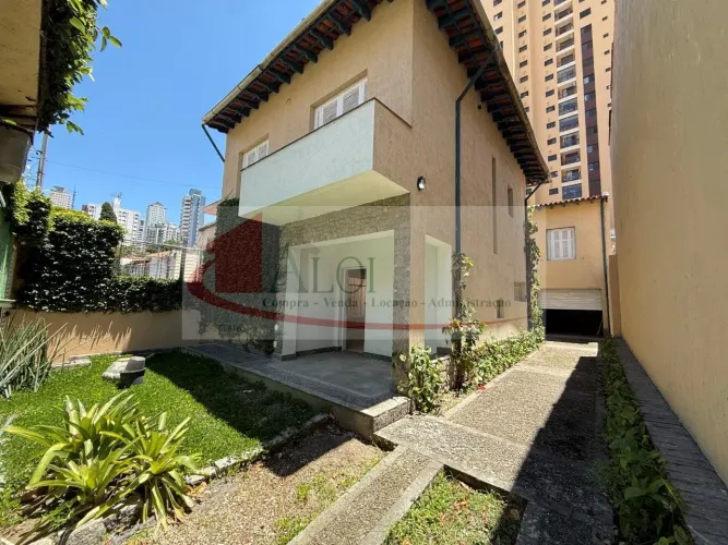Lindo Sobrado No bairro da Aclimação em rua tranquila