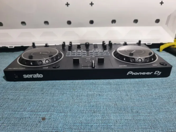 Controladora Pioneer DJ Serato