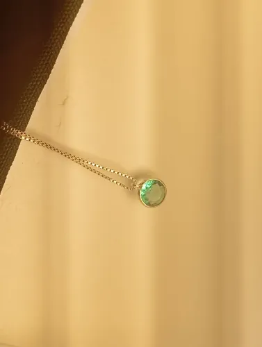 Colar de prata 925 com gema verde