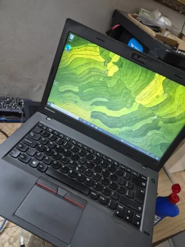 Notebook Lenovo ThinkPad Core i5 4 Gigas Memória SSD 256 Gigas Windows Pacote Office Somos