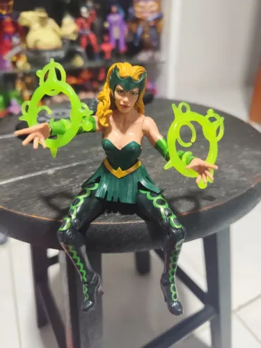 Encantador Marvel legends