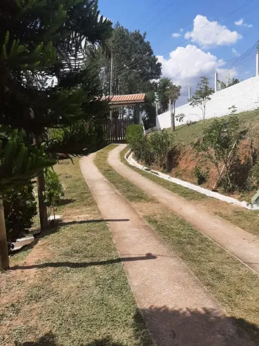 Imóvel para venda possui 400 metros quadrados com 4 quartos
