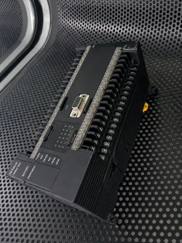 CLP Omron SYSMAC CP1E-N60DT1-A.