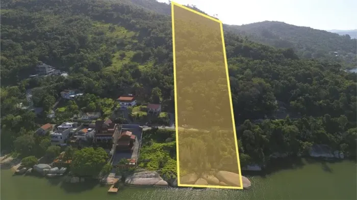 Terreno com 36.784 m² e Vista Direta para a Ponte Anita Garibaldi