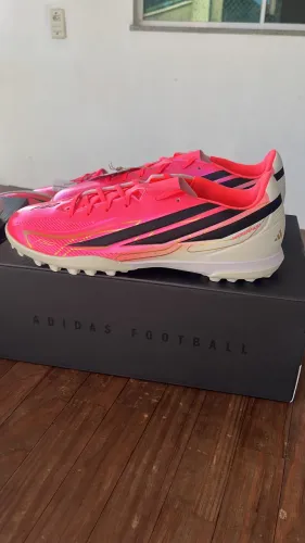Chuteira adidas