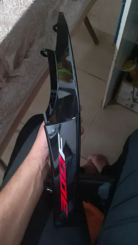 Carenagem lateral traseira da CB Twister 300f(não é a parte que vem a chave) 