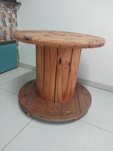 Mesa carretel pequena - com rodas