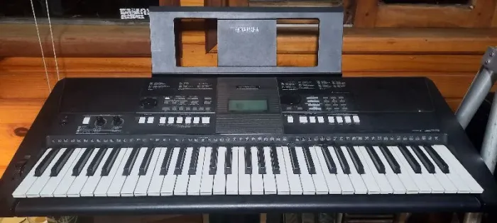 YAMAHA PSR-423 Teclado Arranjador Sintetizador Midi USB 61 teclas sensitivas ( usado bom )