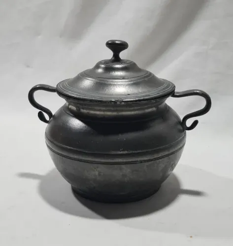 Pote em Estanho com Alças