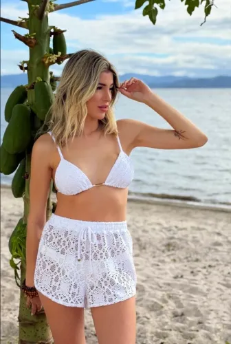 Vendo bermuda de renda moda praia com elastano