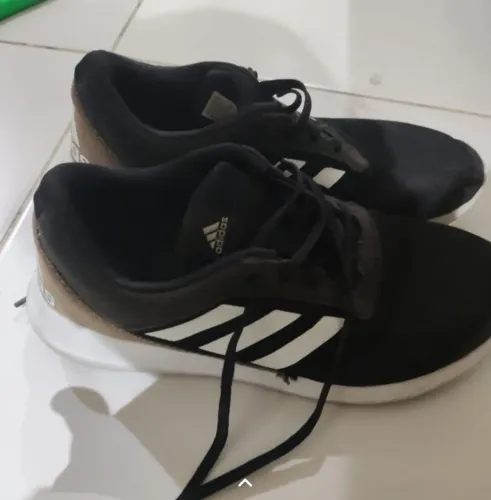 Tênis Adidas tam 39