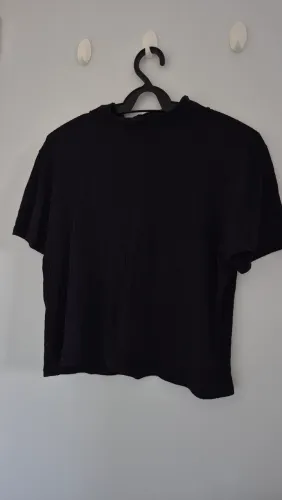 Blusa básica preta gola meio alta