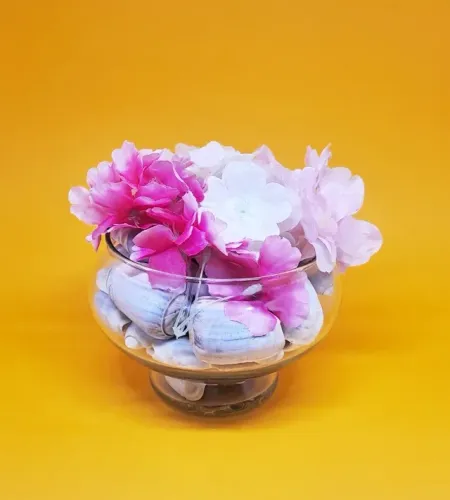 Vaso de Vidro com Flores e Conchinhas
