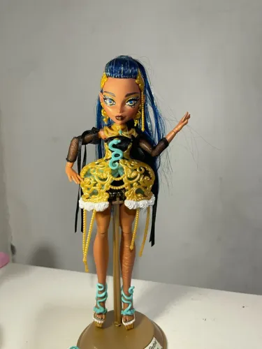 Boneca monster High Cléo Denile