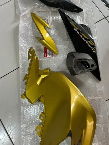 Peças cb300 2024 dourada