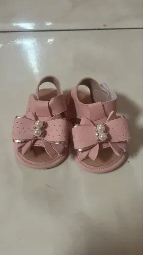 Sandália bebê rosa - NUNCA USADA