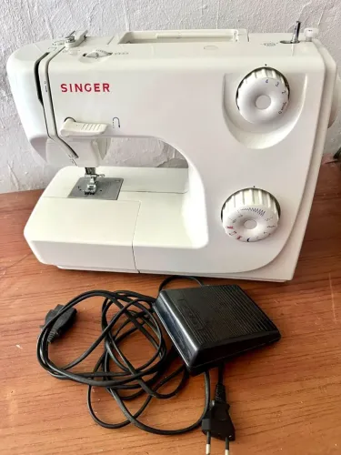 Máquina de Costura Singer Prelude 8280