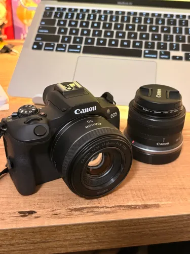 Canon R100 com lentes 50mm e 18-45