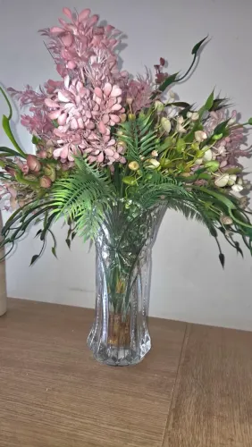 Arranjo de vidro de flores artificiais grande