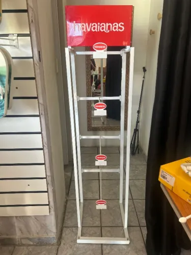 Expositor de havaiana