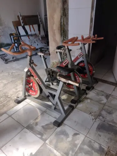 Aparelhos de musculação e outros