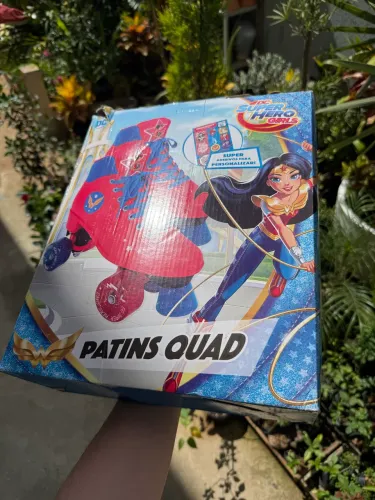 Bel - Patins Quad Super Hero Girls Mulher Maravilha Warner Vermelho/Azul Tam. 34-35