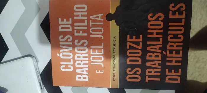 Livro os doze trabalhos de Hércules