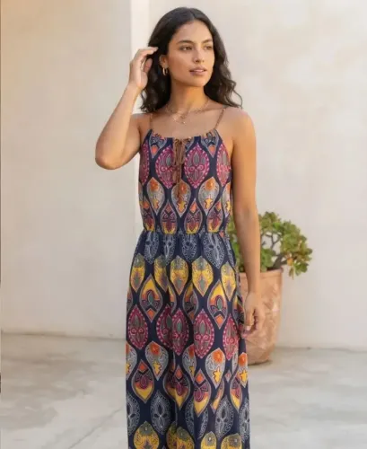 Vestido De Alcinha Azul Marinho Estampado. Tamanho Gg. Nunca usado, ainda com etiqueta
