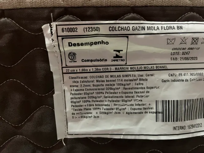 Vende-se Cama e Guarda Roupa Semi Novo
