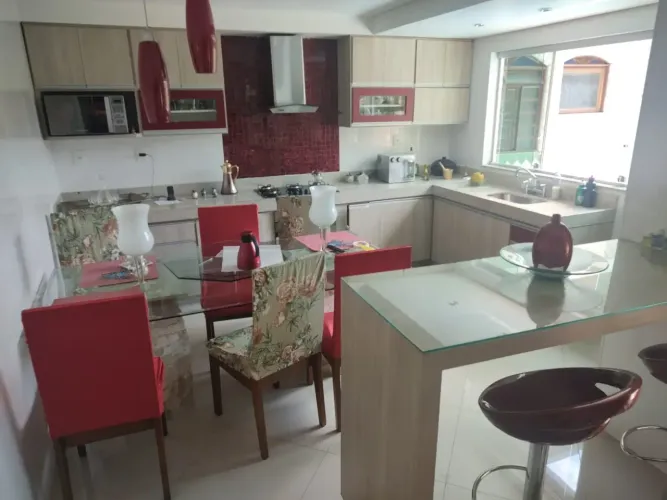 Linda Casa de esquina com 2 suítes no Bairro Concórdia/BH