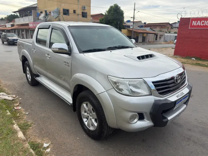 Toyota Hilux CD SRV D4-d 4X4 3.0 TDI Diesel AUT 2012