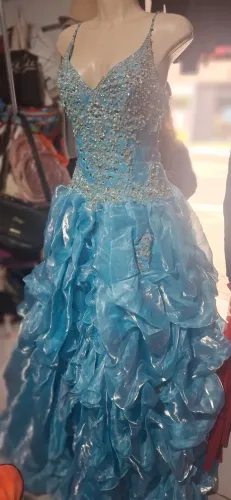 Vestidos de festa azul e rosa