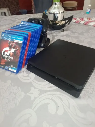 Ps4 slim 500gb 2 manetes+ 8jogos