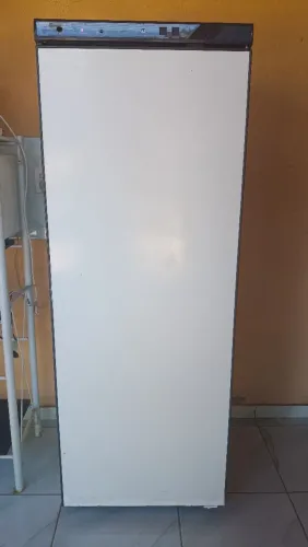 Freezer Frost Free vertical funcionando perfeitamente e com garantia de 90 dias!