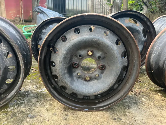 Rodas de ferro originais tamanhos variados.