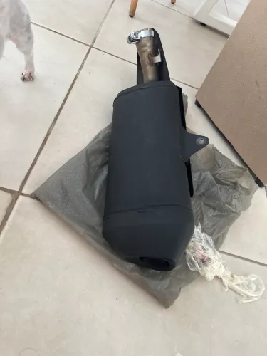 Escapamento em estado de novo