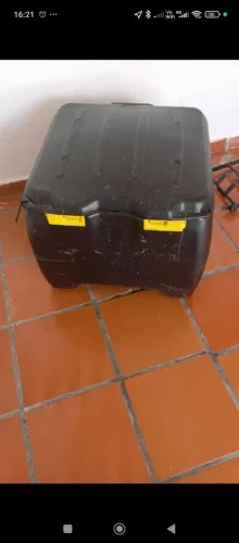 Vendo baú 140 litros com suporte chapam pra cg