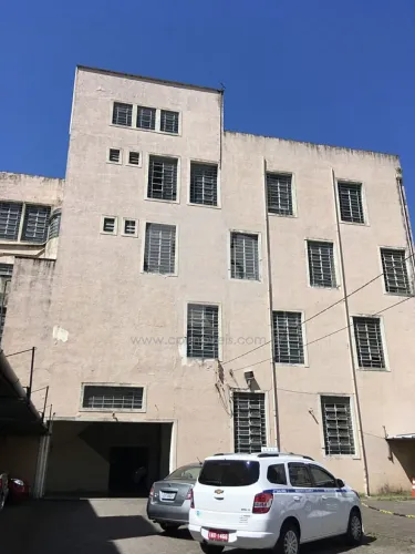 Prédio em Porto Alegre, no bairro São Geraldo, para locação.