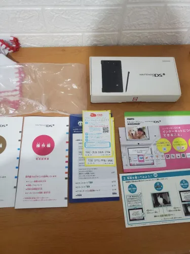 Nintendo DSI - Preto, na caixa