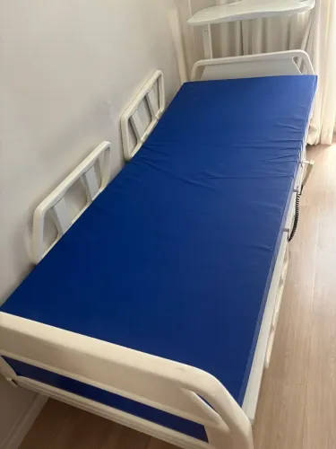 CAMA HOSPITALAR ELÉTRICA USADA