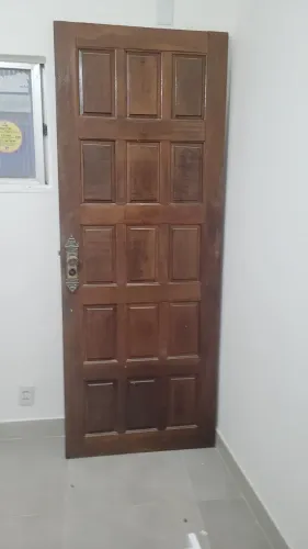 Vendo Porta de madeira 2,08 X 0,80