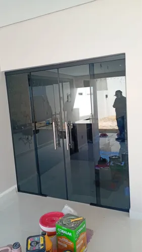 Porta 200x210 com 04 folhas