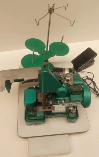 Máquina de overloque 110V