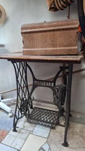 Lindo pé de máquina ferro fundido Glória