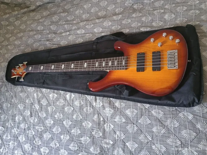Baixo 5 cordas Strinberg Sab550 ativo