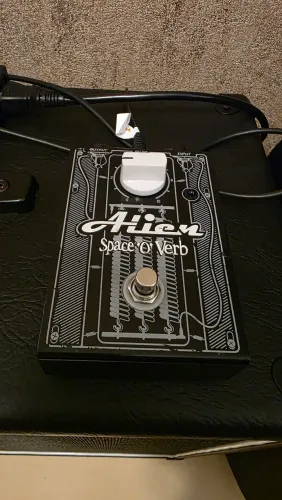 Pedal alien