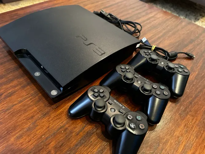 PlayStation 3 Slim 120 GB + 3 controles + 16 jogos