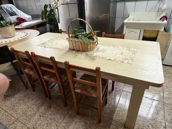 MESA COM 6 CADEIRAS